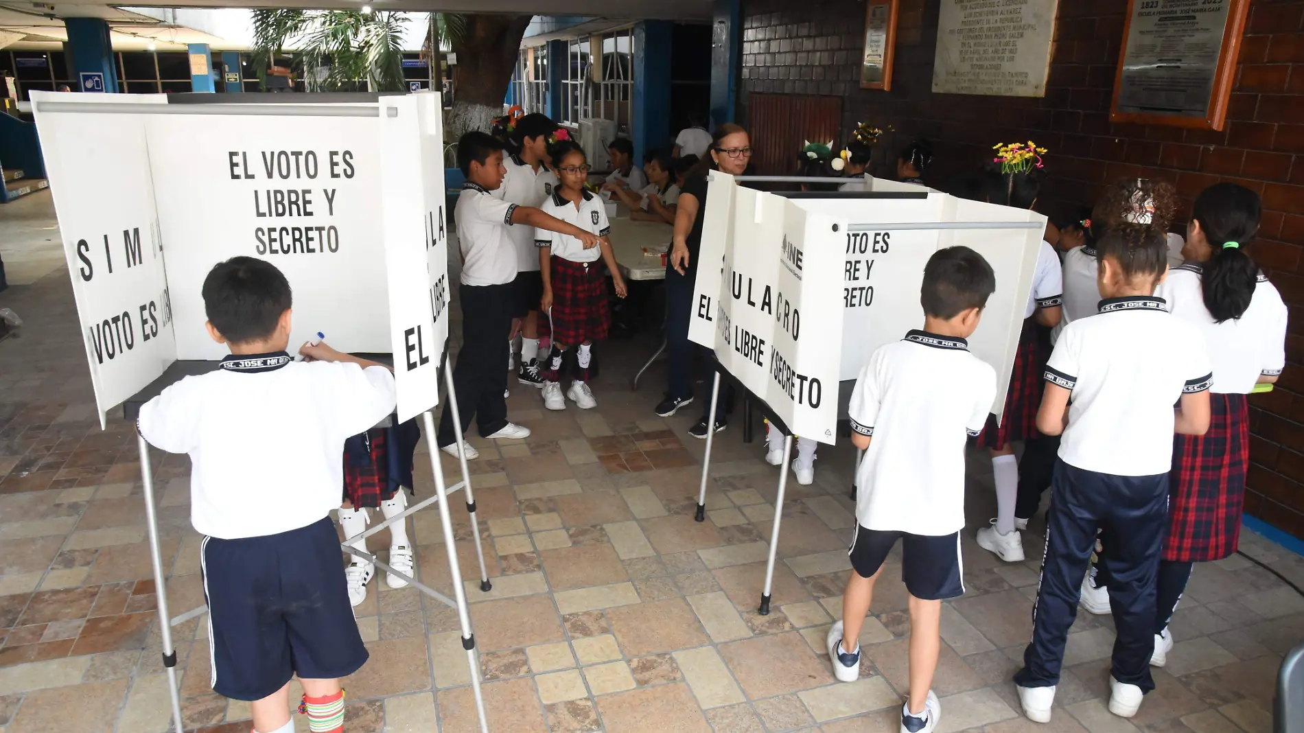 Niños de Tamaulipas participaron en una elección donde -con una boleta- votaron por la gobernadora o gobernador que quieren que los representen en su escuela